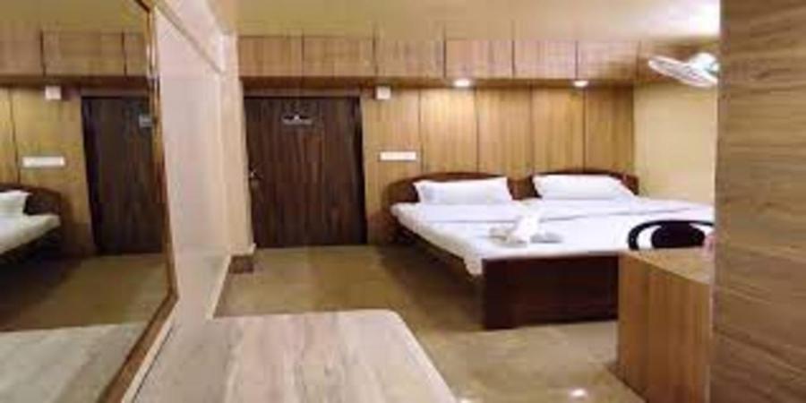 Baba Tourist Lodge 西隆 外观 照片