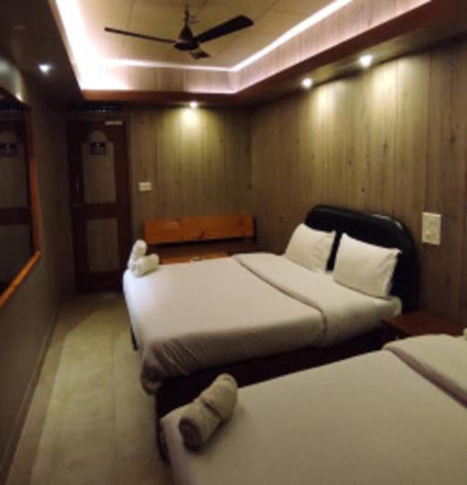 Baba Tourist Lodge 西隆 外观 照片