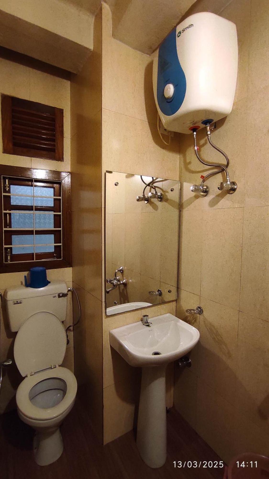 Baba Tourist Lodge 西隆 外观 照片