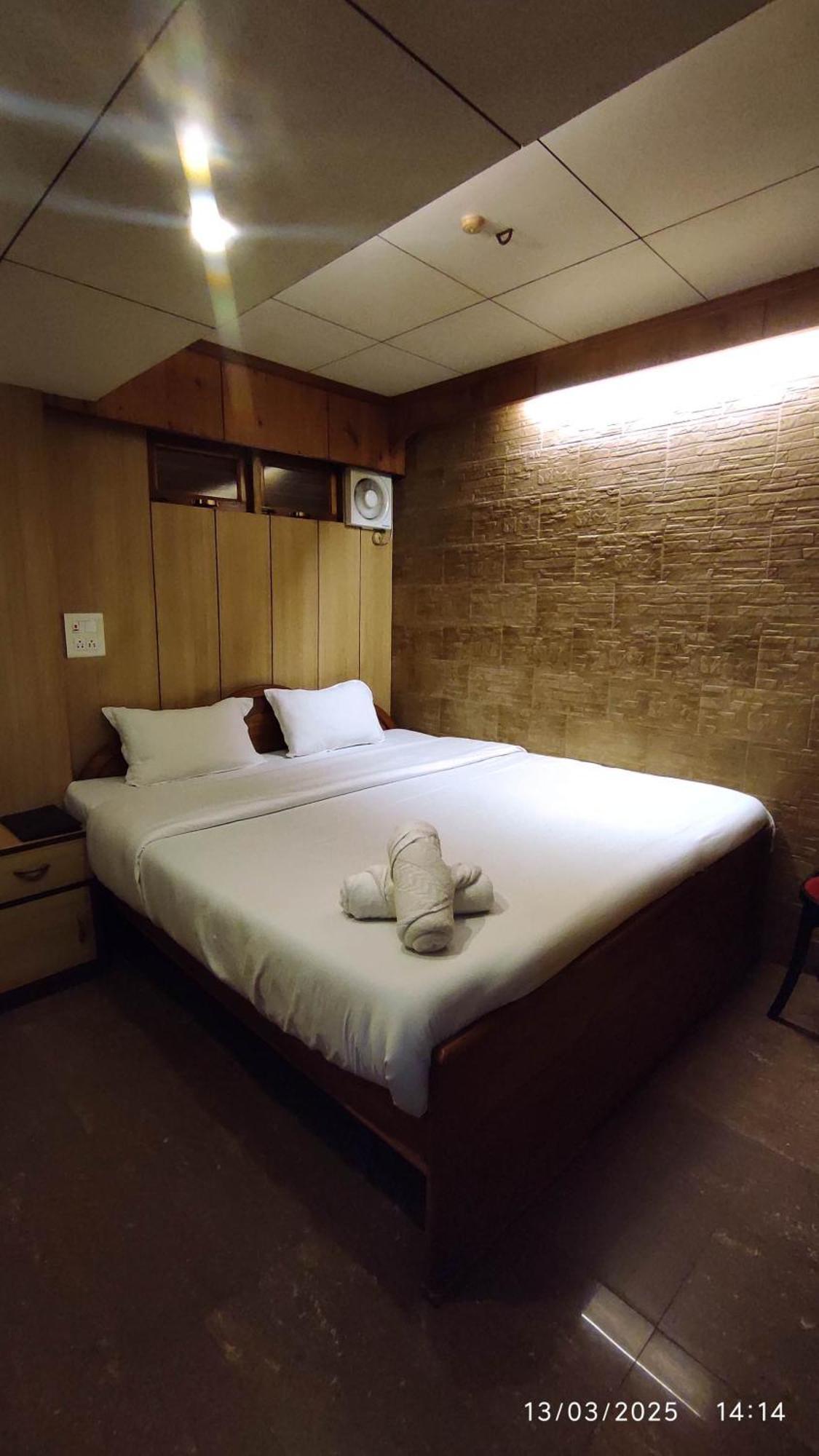 Baba Tourist Lodge 西隆 外观 照片