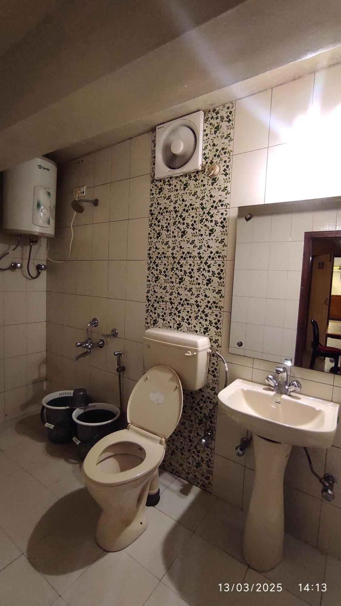Baba Tourist Lodge 西隆 外观 照片