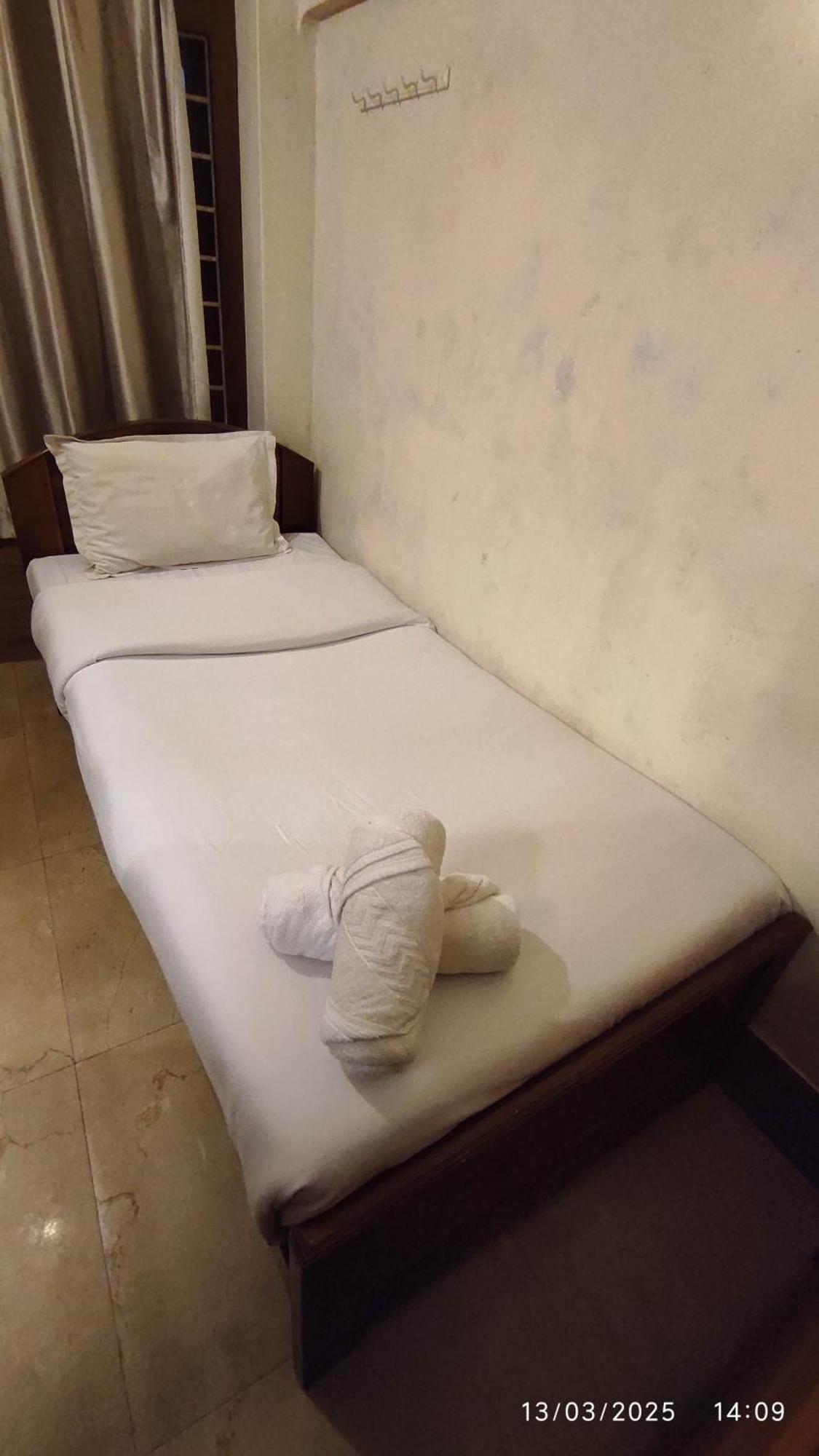 Baba Tourist Lodge 西隆 外观 照片