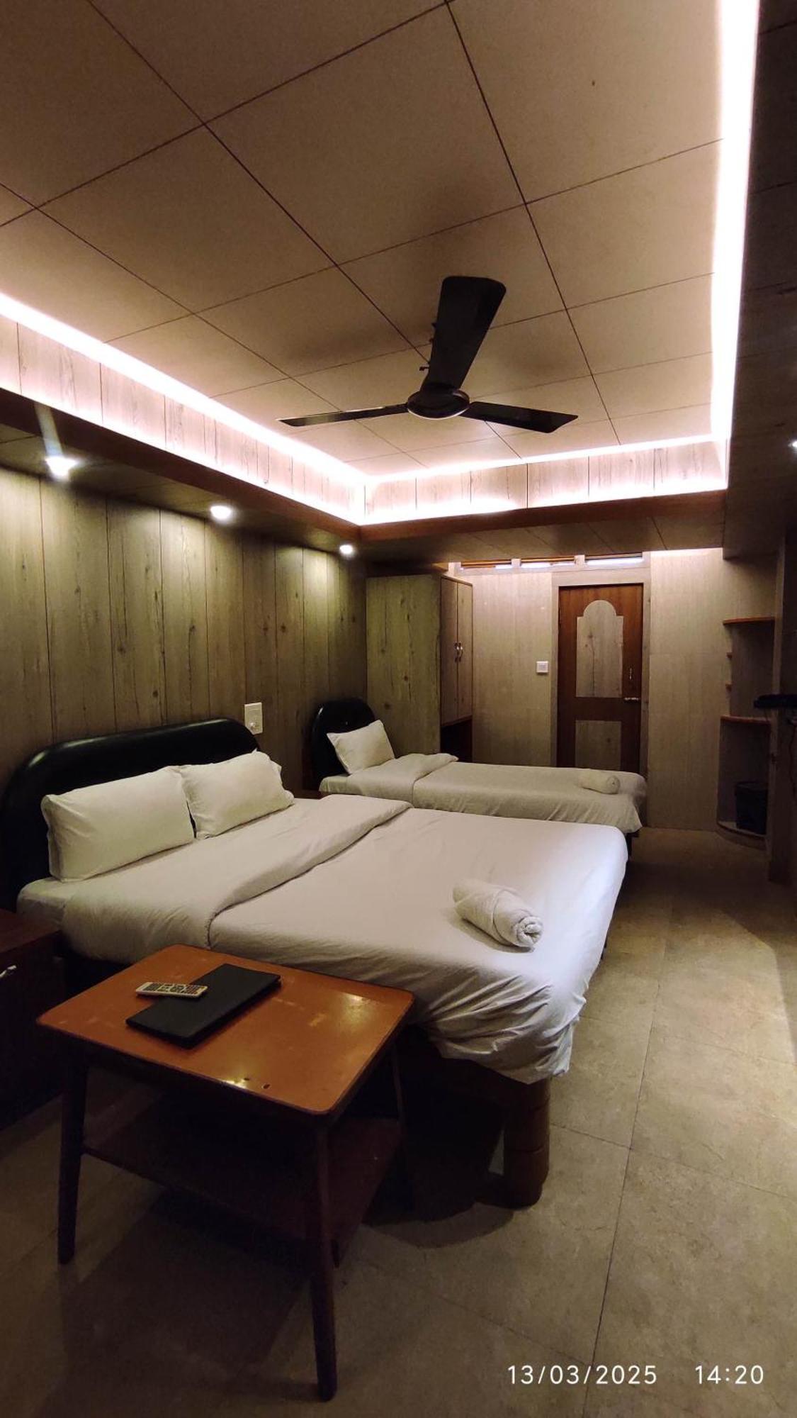 Baba Tourist Lodge 西隆 外观 照片