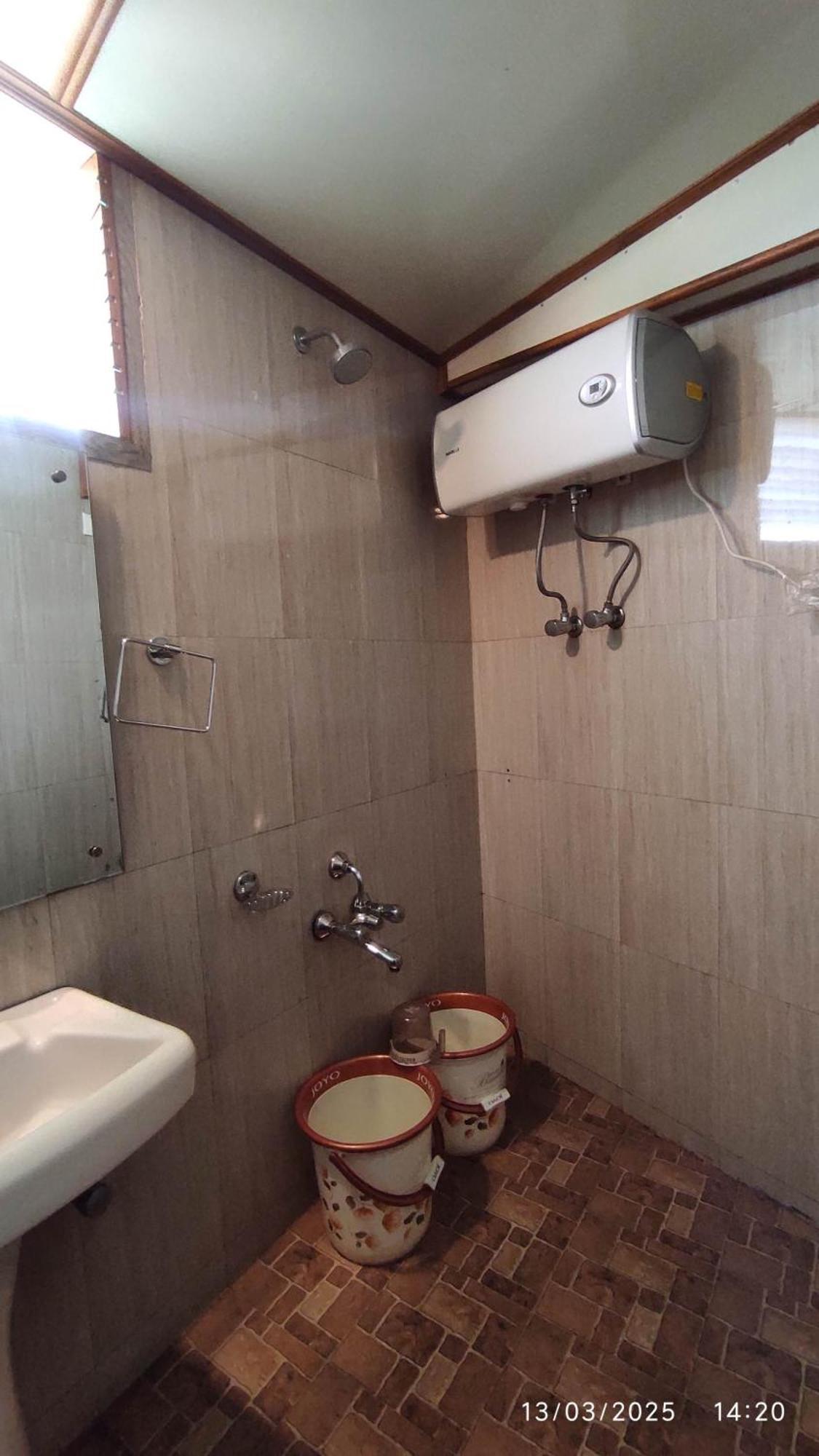 Baba Tourist Lodge 西隆 外观 照片