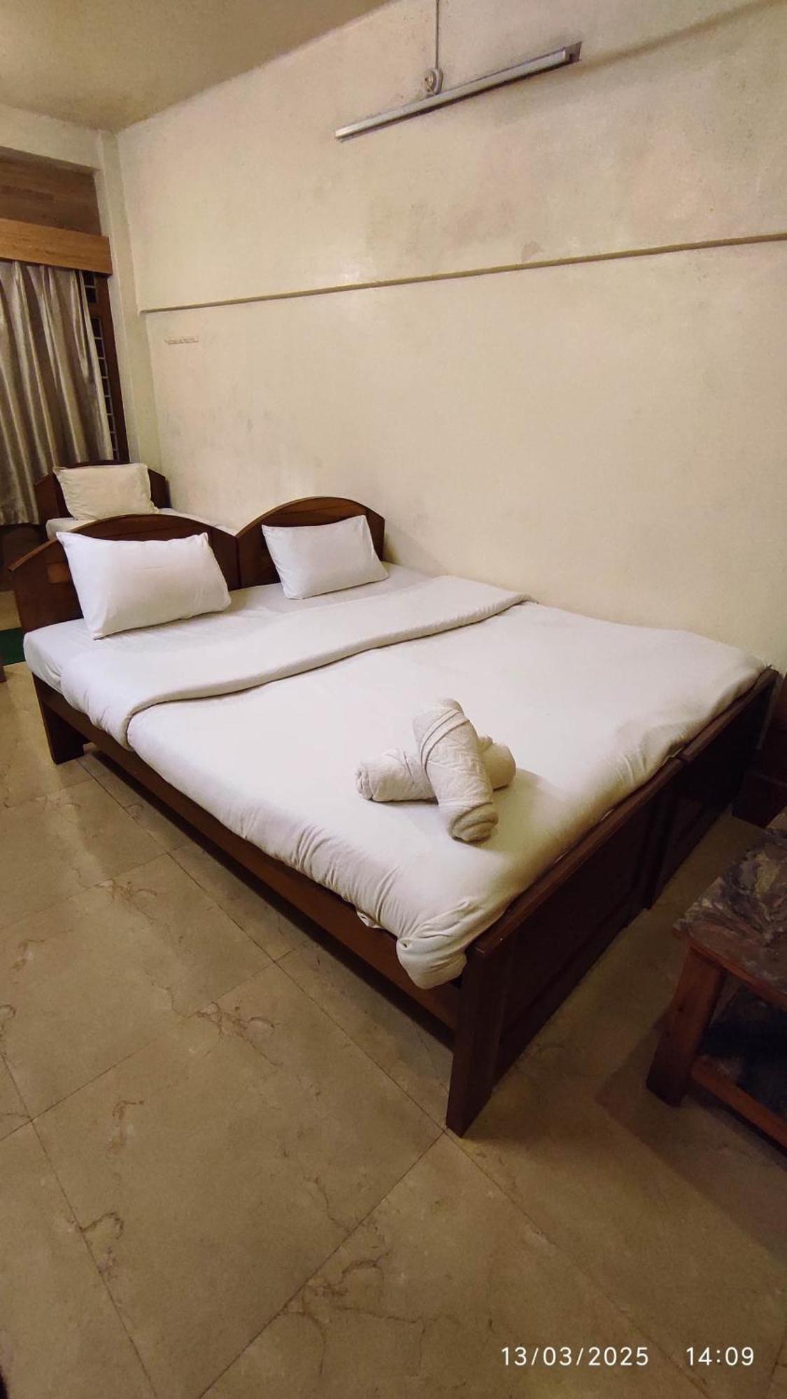 Baba Tourist Lodge 西隆 外观 照片