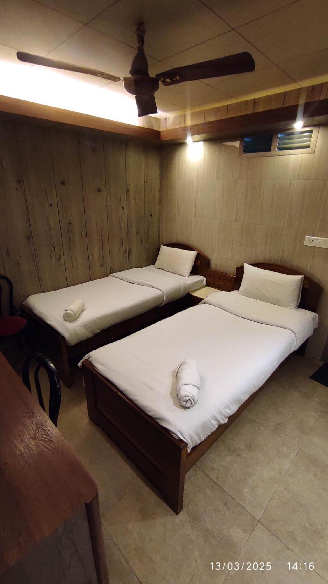 Baba Tourist Lodge 西隆 外观 照片