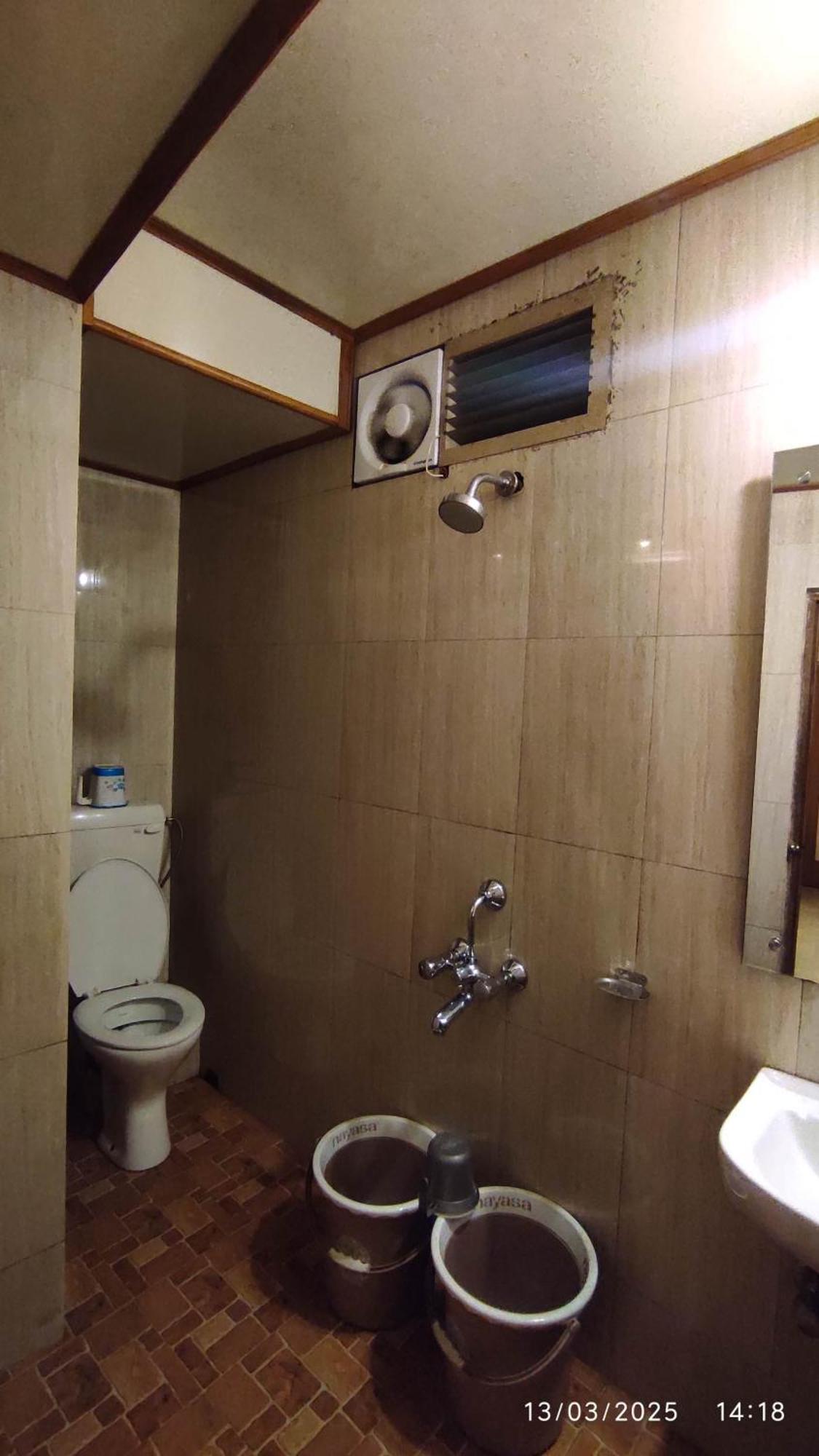 Baba Tourist Lodge 西隆 外观 照片