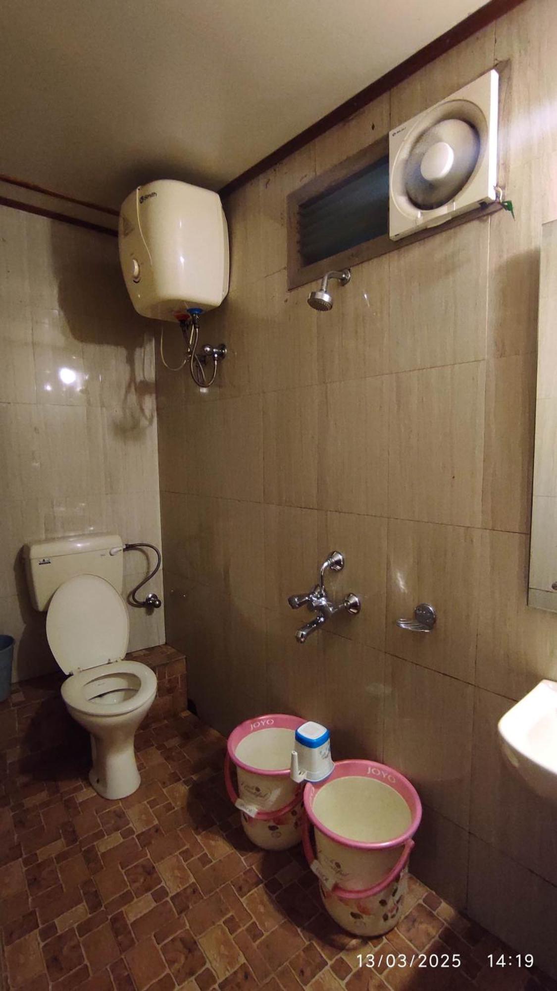 Baba Tourist Lodge 西隆 外观 照片