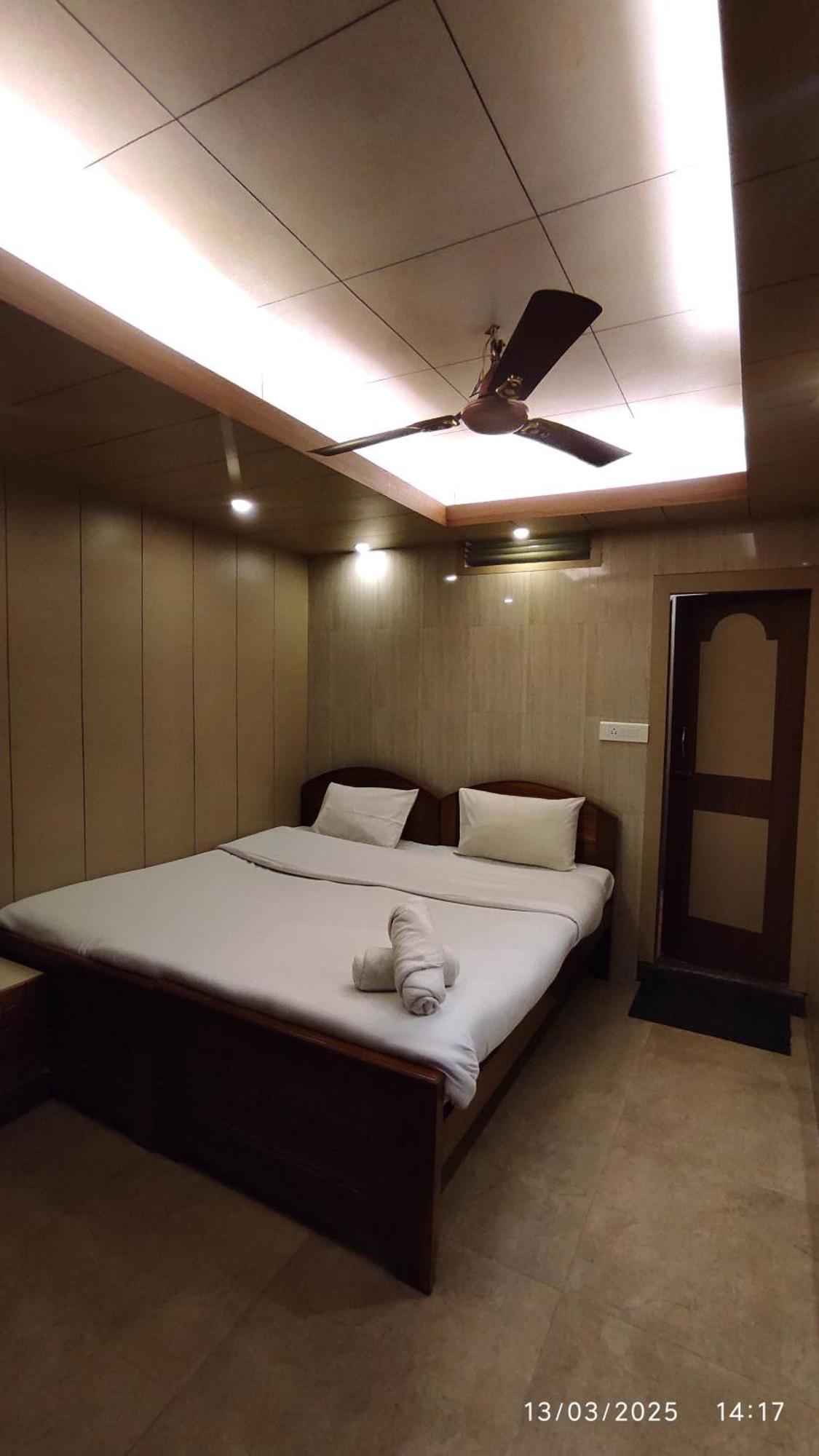Baba Tourist Lodge 西隆 外观 照片