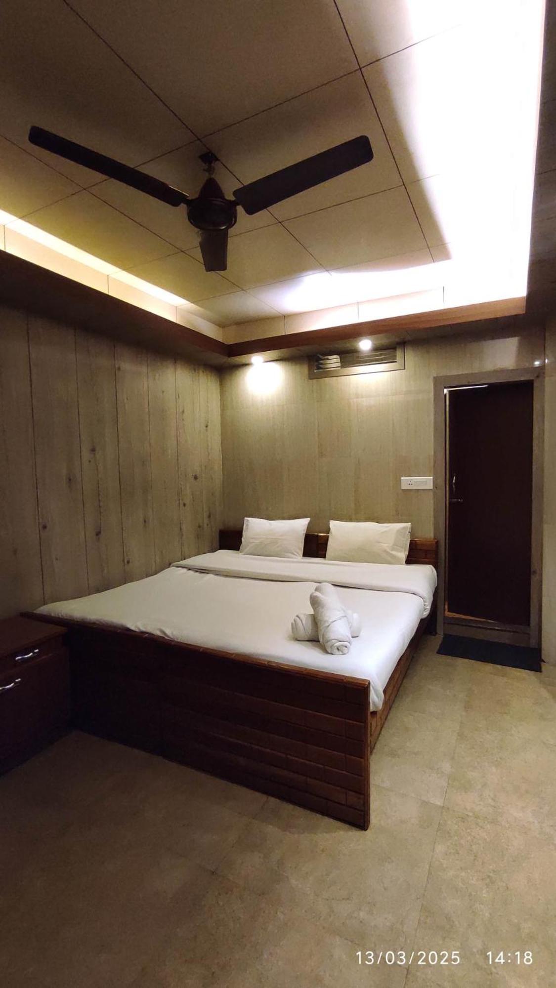 Baba Tourist Lodge 西隆 外观 照片