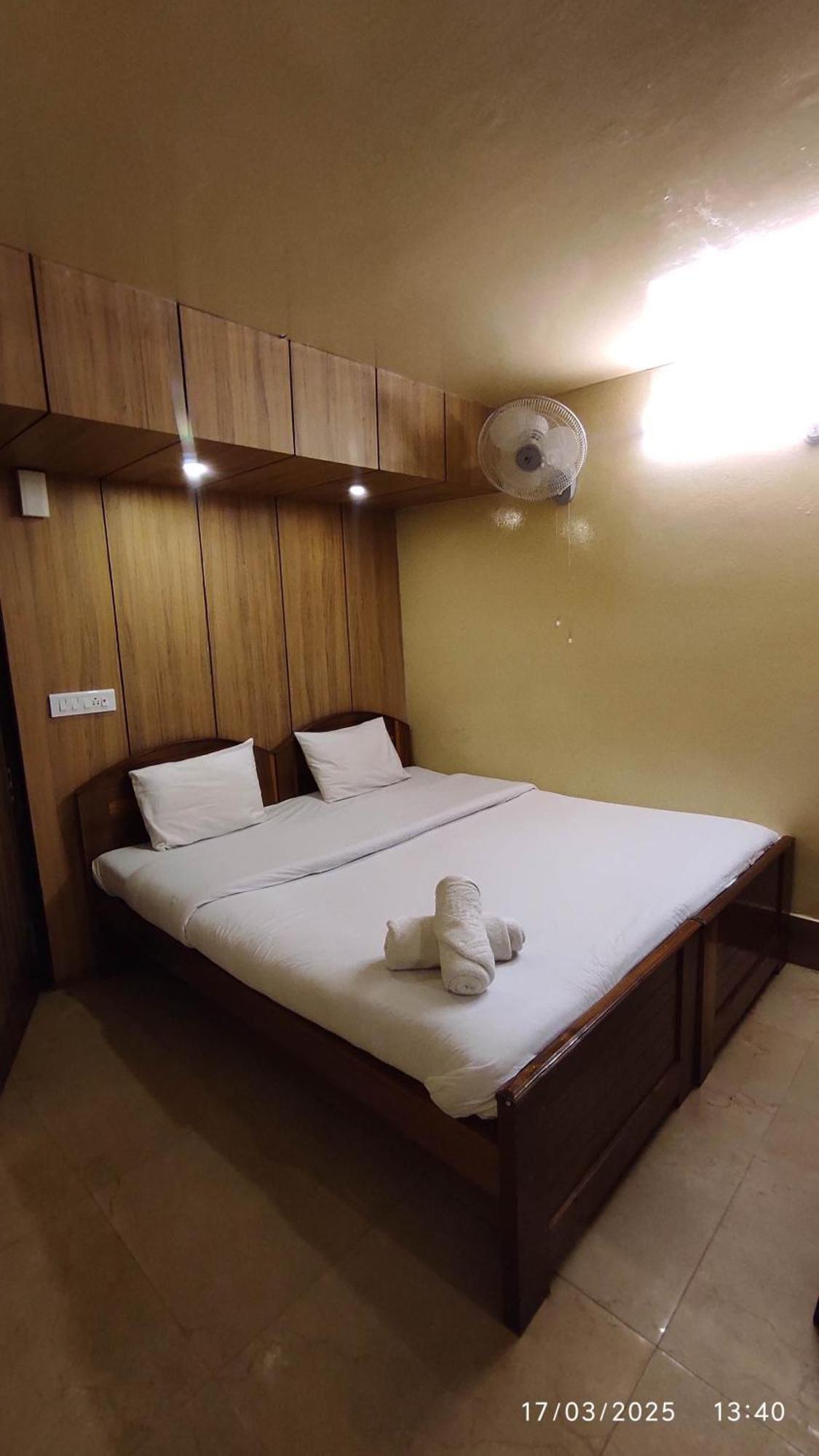 Baba Tourist Lodge 西隆 外观 照片