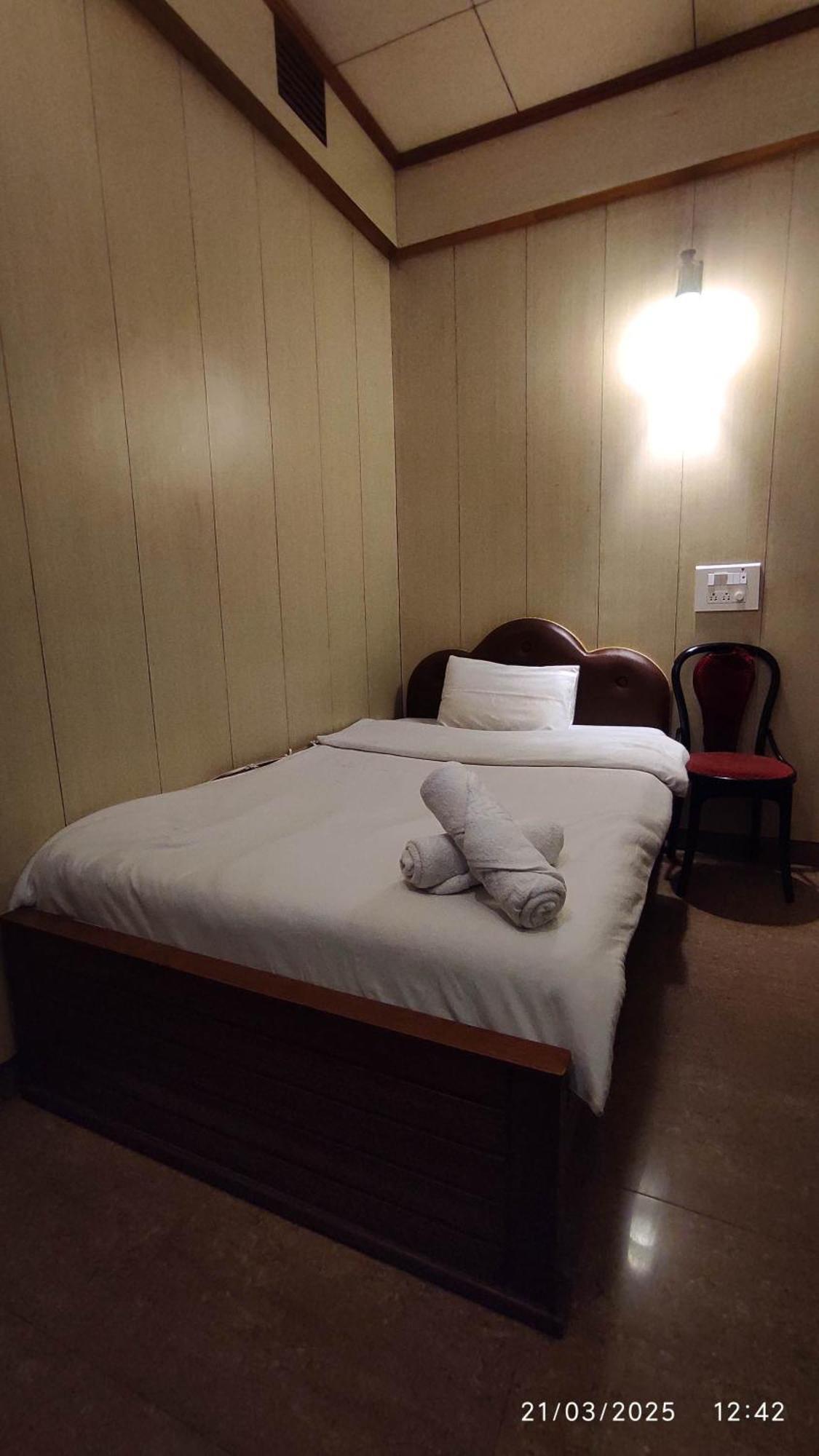 Baba Tourist Lodge 西隆 外观 照片
