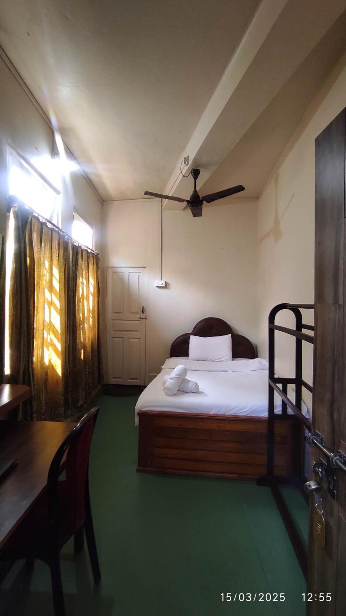 Baba Tourist Lodge 西隆 外观 照片